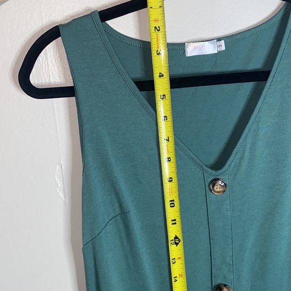 🎱Green faux button up dress! - Picture 3 of 6